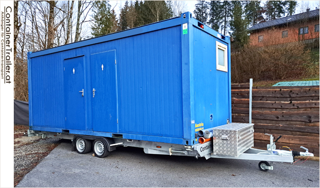 Sanitärcontainer auf dem Anhänger